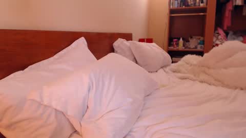 Snapshot of andrasweetie chatting on March 11, 1:34 pm Andra online show from March 11, 1:34 pm