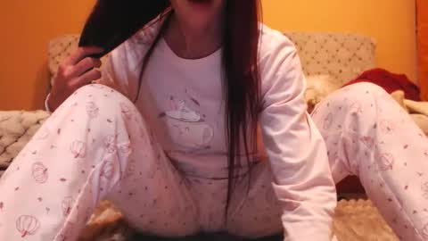 Snapshot of andrasweetie chatting on October 13, 7:58 pm Andra online show from October 13, 7:58 pm