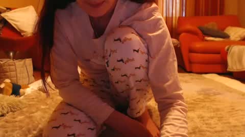 Snapshot of andrasweetie chatting on June 22, 10:45 am Andra online show from June 22, 10:45 am