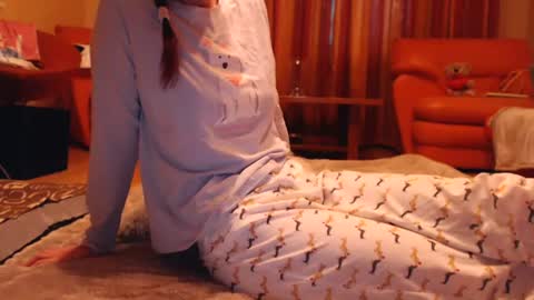 Snapshot of andrasweetie chatting on June 28, 5:41 pm Andra online show from June 28, 5:41 pm