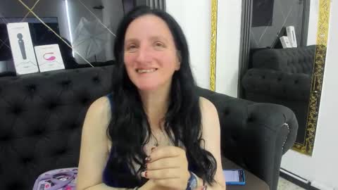 Snapshot of andre_cloefoxx_ chatting on December 15, 4:39 am Cloe online show from December 15, 4:39 am