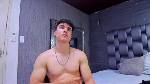 Snapshot of andre_parker chatting on January 22, 4:44 am Andre Parker online show from January 22, 4:44 am