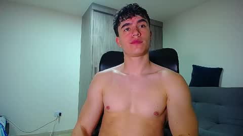 Snapshot of andre_parker chatting on May 20, 10:49 pm Andre Parker online show from May 20, 10:49 pm