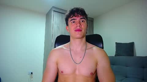 Snapshot of andre_parker chatting on June 3, 12:57 am Andre Parker online show from June 3, 12:57 am