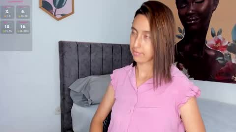 A l e online show from October 4, 7:01 pm