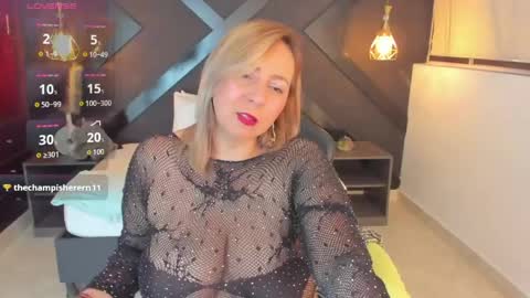Snapshot of andre_soto_ chatting on June 5, 2:07 am A N D R E online show from June 5, 2:07 am