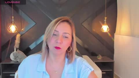 Snapshot of andre_soto_ chatting on June 7, 2:59 am A N D R E online show from June 7, 2:59 am