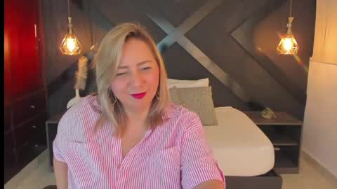 Snapshot of andre_soto_ chatting on June 9, 1:39 am A N D R E online show from June 9, 1:39 am