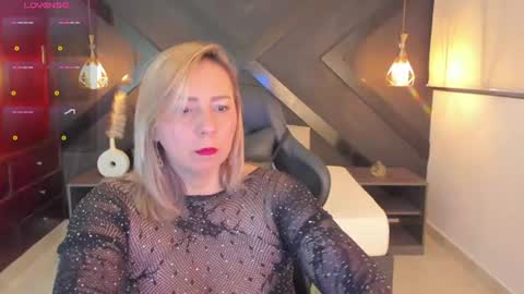 Snapshot of andre_soto_ chatting on June 16, 12:02 am A N D R E online show from June 16, 12:02 am