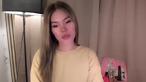 andrea06121998 online show from May 5, 4:31 am