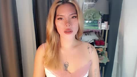 andrea06121998 online show from August 2, 4:44 am
