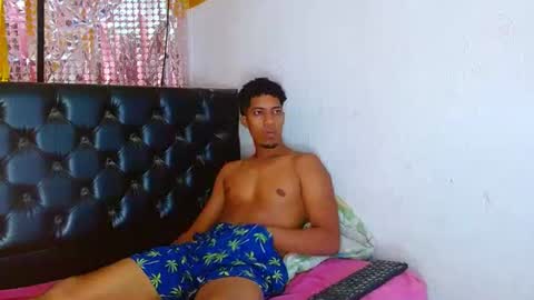 Snapshot of andrea_andres_couplehot chatting on May 1, 3:00 am andrea andres couplehot online show from May 1, 3:00 am