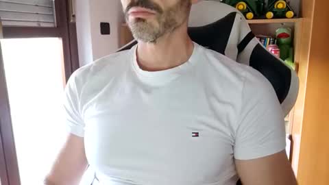 Snapshot of andrea_feetlover chatting on May 9, 2:33 pm andrea_feetlover online show from May 9, 2:33 pm