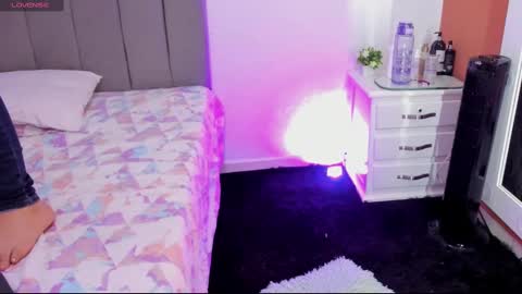 Snapshot of andrea_osorio_ chatting on October 7, 11:51 am Andrea online show from October 7, 11:51 am