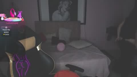 Andrea Ramos online show from November 3, 7:04 pm