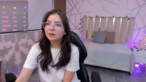 andrea_tay1 online show from May 8, 9:53 pm
