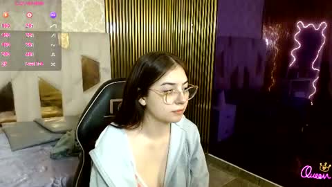 Snapshot of andrea_tay1 chatting on June 15, 11:45 am andrea_tay1 online show from June 15, 11:45 am
