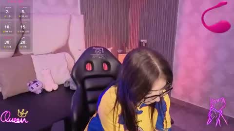 andrea_tay1 online show from June 23, 7:12 pm
