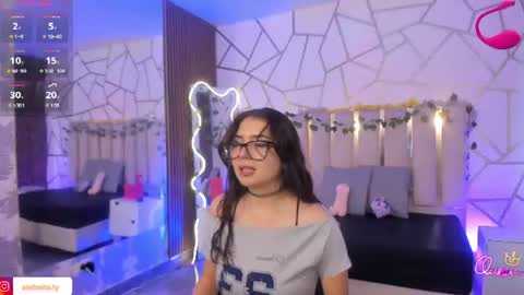 andrea_tay1 online show from July 23, 7:12 pm