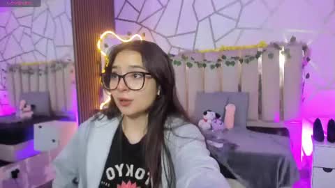 andrea_tay1 online show from July 25, 11:52 am