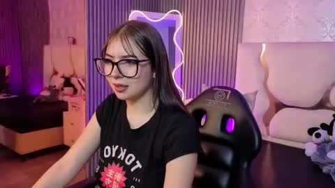 andrea_tay1 online show from August 5, 7:17 pm