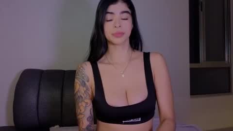 Snapshot of andrea_torres_ chatting on July 3, 3:24 am online show from July 3, 3:24 am