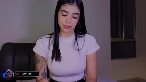 Snapshot of andrea_torres_ chatting on July 23, 2:20 am online show from July 23, 2:20 am