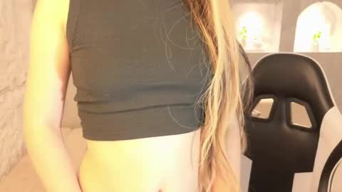 Snapshot of andrea_tx chatting on June 3, 1:03 pm andrea_tx online show from June 3, 1:03 pm