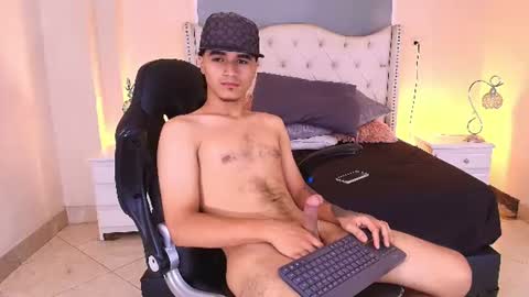 Snapshot of andreao_pirlo chatting on July 28, 3:54 pm Andreao online show from July 28, 3:54 pm