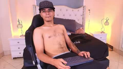 Snapshot of andreao_pirlo chatting on July 28, 4:39 pm Andreao online show from July 28, 4:39 pm
