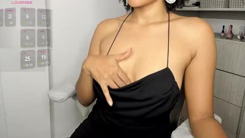 Andrea  online show from November 6, 1:45 pm