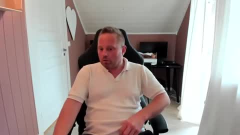 Snapshot of andreast46 chatting on July 25, 6:05 pm andreast46 online show from July 25, 6:05 pm