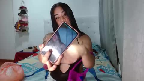 Snapshot of andrebigboobs chatting on March 3, 6:22 pm Andre online show from March 3, 6:22 pm