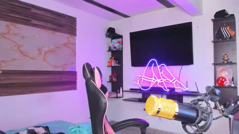 Snapshot of andrees_s chatting on October 13, 11:27 pm andrees_s online show from October 13, 11:27 pm