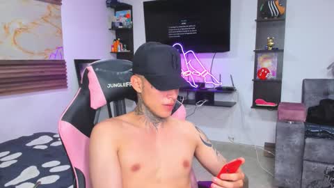 Snapshot of andrees_s chatting on October 15, 2:55 am andrees_s online show from October 15, 2:55 am