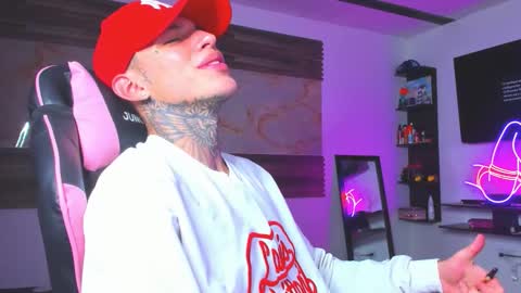 Snapshot of andrees_s chatting on October 26, 11:31 pm andrees_s online show from October 26, 11:31 pm