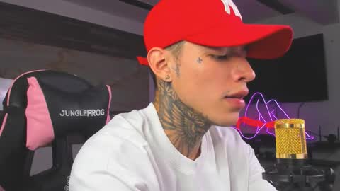 Snapshot of andrees_s chatting on October 28, 2:48 am andrees_s online show from October 28, 2:48 am