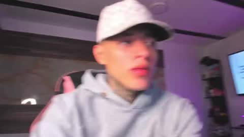 Snapshot of andrees_s chatting on November 23, 3:17 am andrees_s online show from November 23, 3:17 am