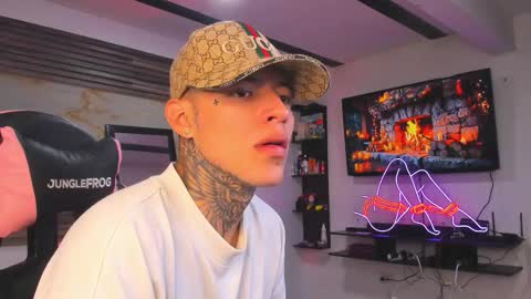 Snapshot of andrees_s chatting on November 23, 7:46 pm andrees_s online show from November 23, 7:46 pm