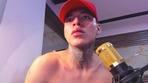 Snapshot of andrees_s chatting on November 25, 7:25 pm andrees_s online show from November 25, 7:25 pm