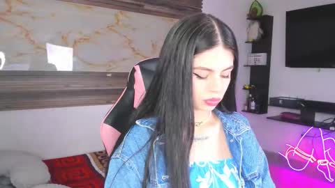 Snapshot of andrees_s chatting on December 14, 8:13 pm andrees_s online show from December 14, 8:13 pm