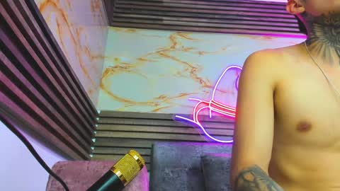 andrees_s online show from May 23, 1:44 am