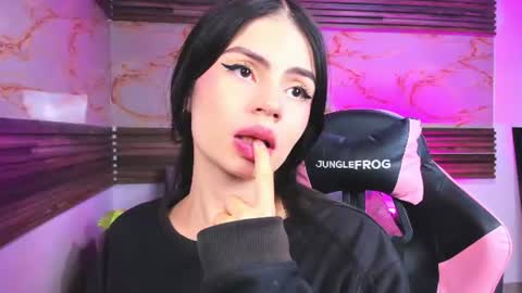 andrees_s online show from June 15, 3:09 am
