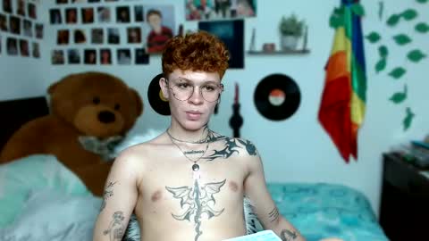 Snapshot of andreewwolffman chatting on March 8, 11:18 pm Andrew online show from March 8, 11:18 pm