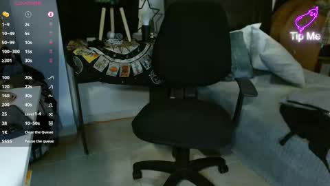 Snapshot of andreewwolffman chatting on February 23, 4:15 pm Andrew online show from February 23, 4:15 pm