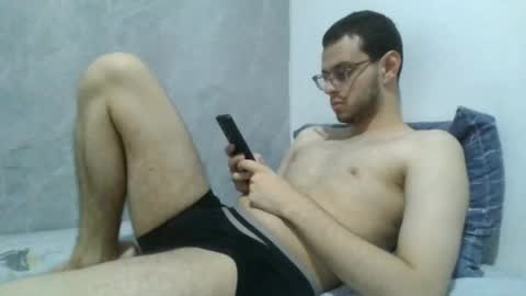 Snapshot of andres129494 chatting on April 18, 2:15 am andres129494 online show from April 18, 2:15 am