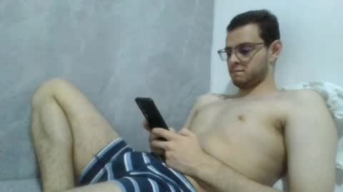Snapshot of andres129494 chatting on April 27, 2:42 am andres129494 online show from April 27, 2:42 am