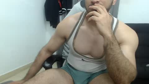 Snapshot of andres180950734 chatting on July 30, 11:37 pm andres180950734 online show from July 30, 11:37 pm