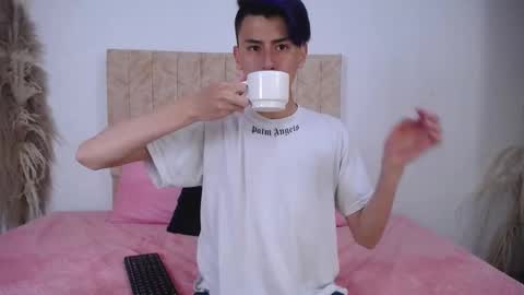 Snapshot of andres992563 chatting on February 2, 5:10 am Alann online show from February 2, 5:10 am