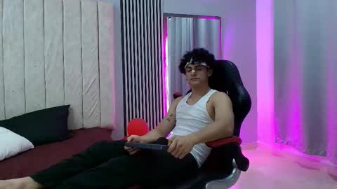 Snapshot of andres_cream chatting on September 23, 4:15 am andres_cream online show from September 23, 4:15 am